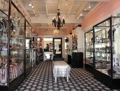 合肥首飾店設計如何讓櫥窗起到美化飾品店的作